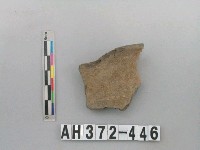 藏品(灰褐色粗砂陶口緣)的圖片